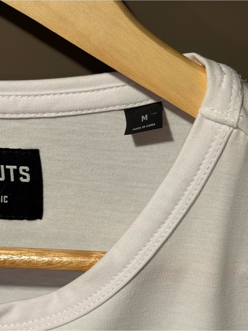 NWOT Cuts Clothing Men's AO Curve-Hem Crew Neck Tee Medium T-Shirt White M - Picture 3 of 6